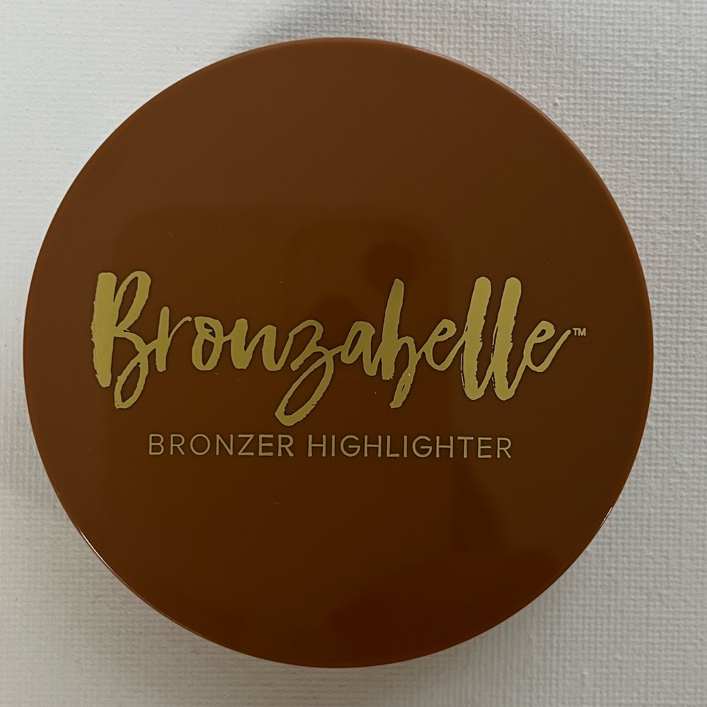 Belle by Kim Gravel BronzaBelle Bronzer Highlighter - Warm Brown & Gold